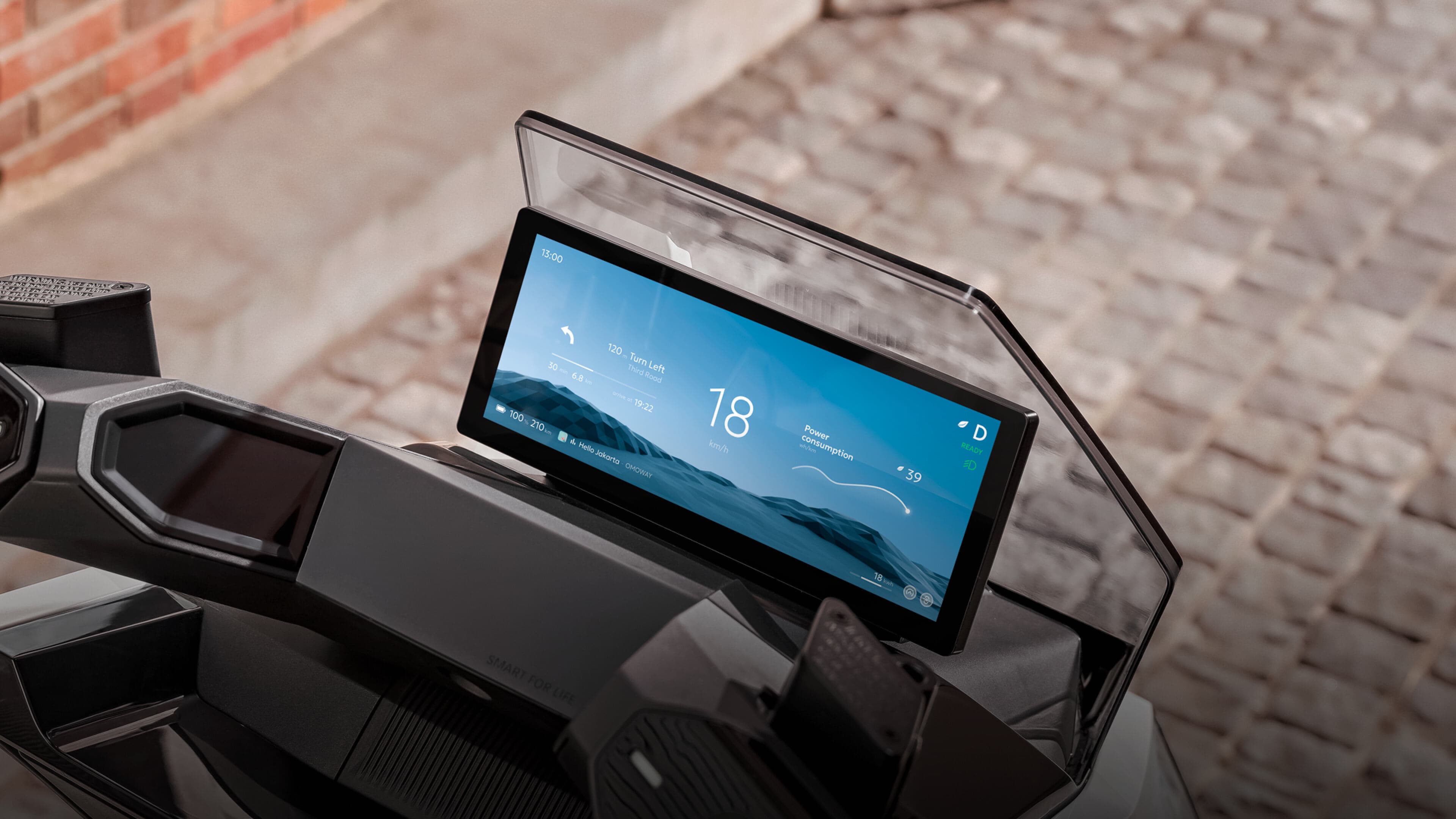 Layar pintar OMO X dengan navigasi dan informasi baterai